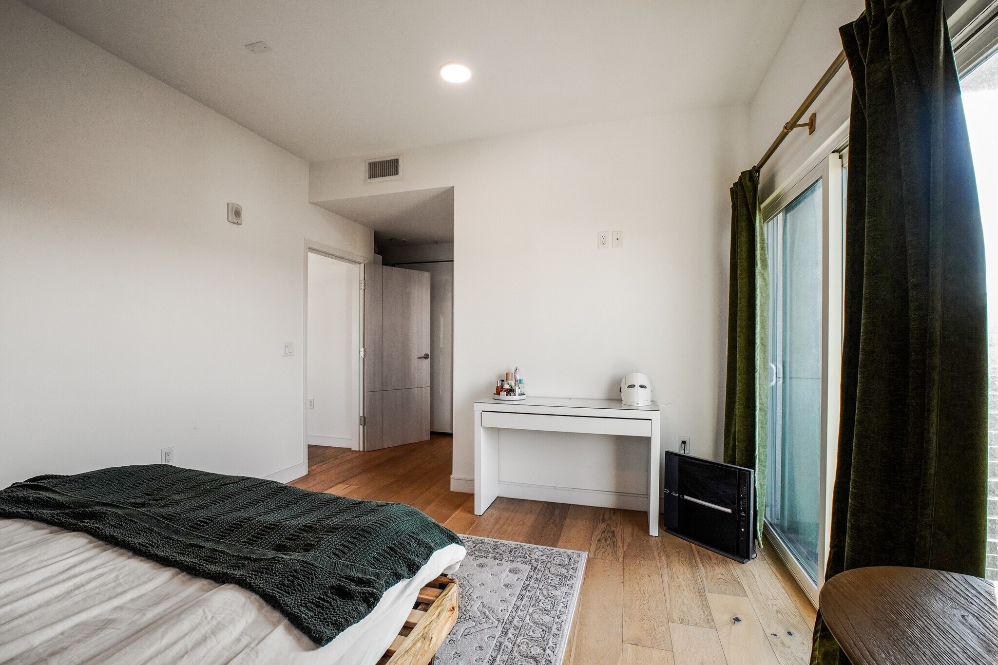 Building Photo - 820 S Wilton Pl