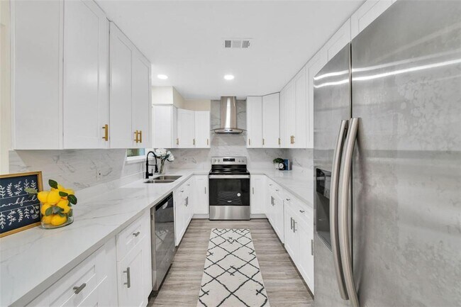 Building Photo - 9714 Blankenship Dr