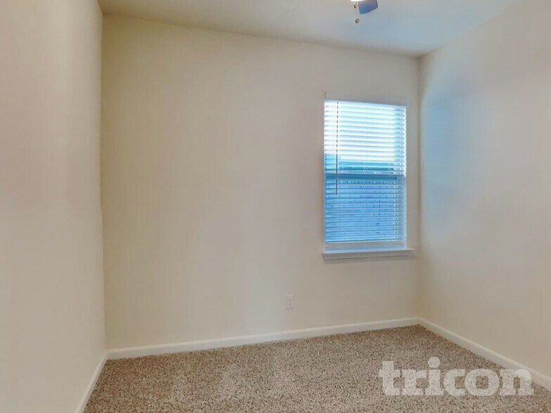 Building Photo - 1903 Belmont Dr