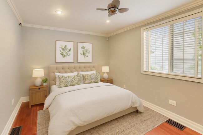 Building Photo - 1532 N Greenview Ave