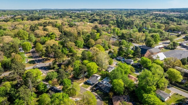 Building Photo - 715 Oakwood