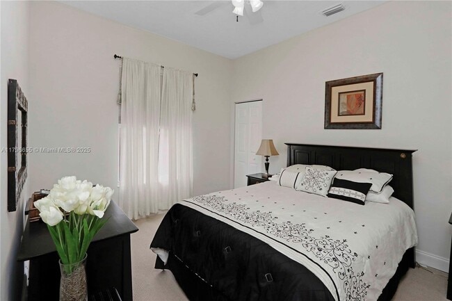 Building Photo - 3140 Fairways Dr