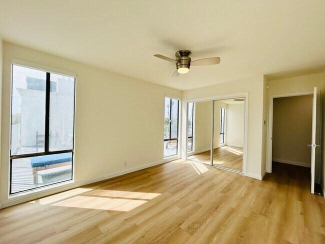 Building Photo - ven920