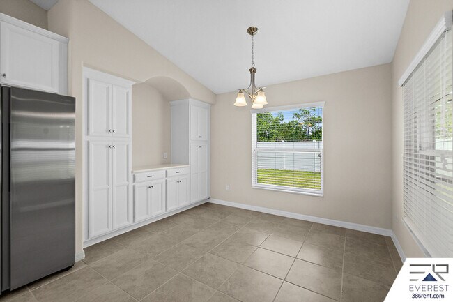 Building Photo - 10 Lysander Ln
