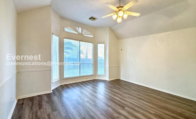 Building Photo - PROMO: Get $500 OFF the first month’s rent when you sign the lease today! / 4 Bed/2.5 Bath Home w...