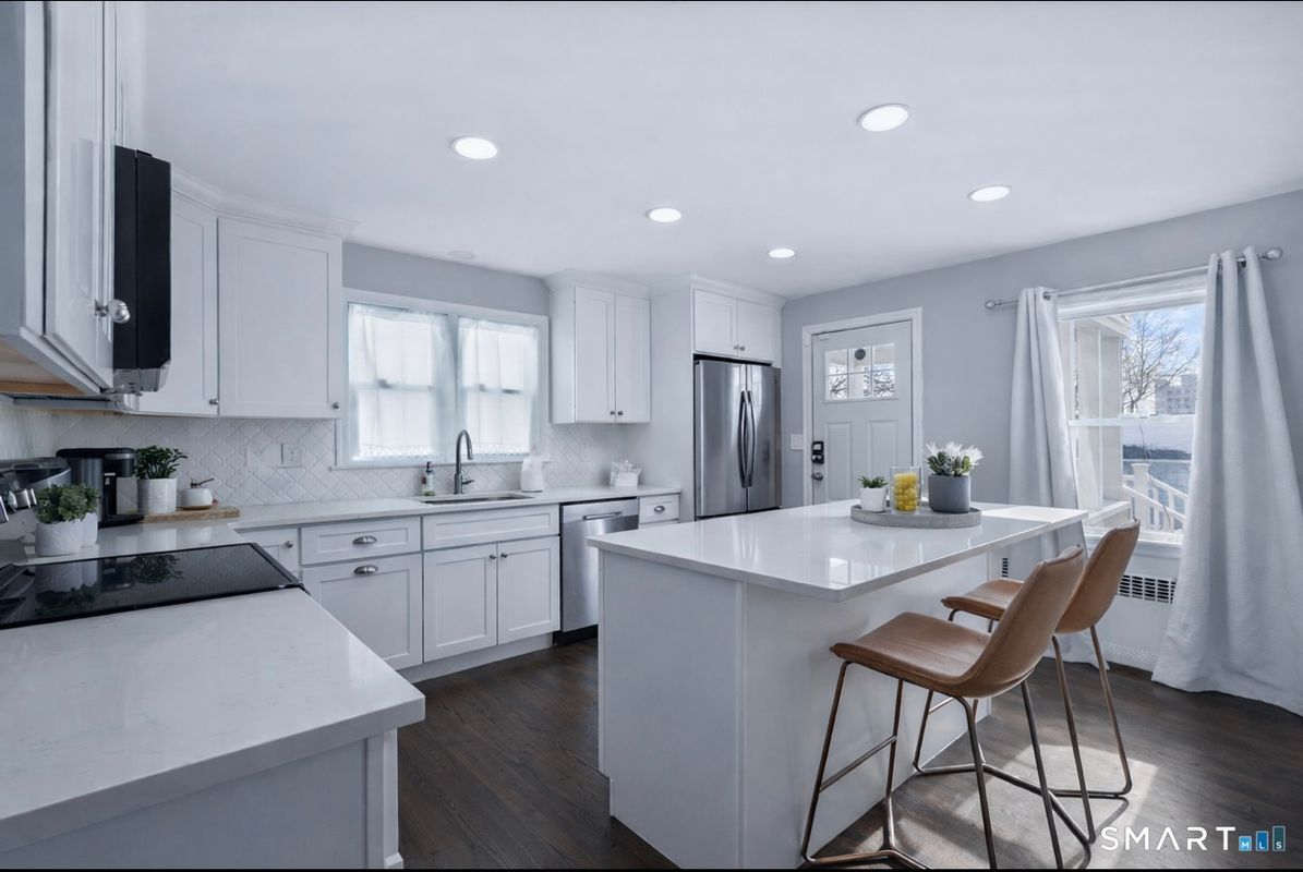 Building Photo - 457 Summit St