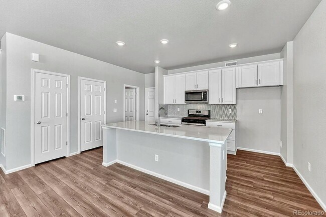 Building Photo - 6098 N Lisbon St