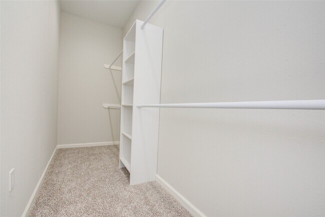 Building Photo - 4916 Sunbeam St