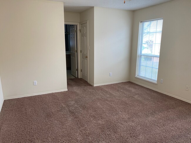 Building Photo - 6206 Summerhill Pl