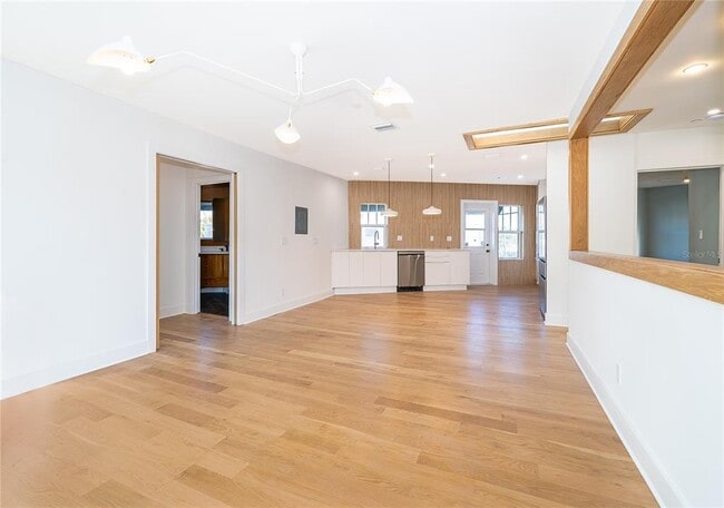 Building Photo - 421 W Fairbanks Ave