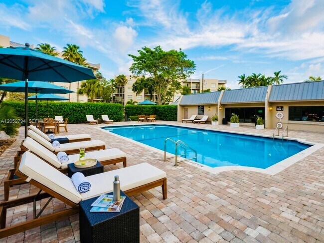 Building Photo - 26 Royal Palm Way