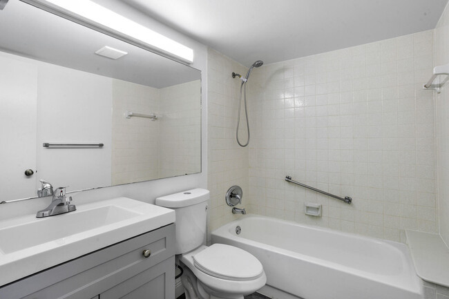 Building Photo - 628 Sea Pine Way
