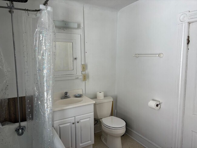 Building Photo - 1675 Van Buren Ave