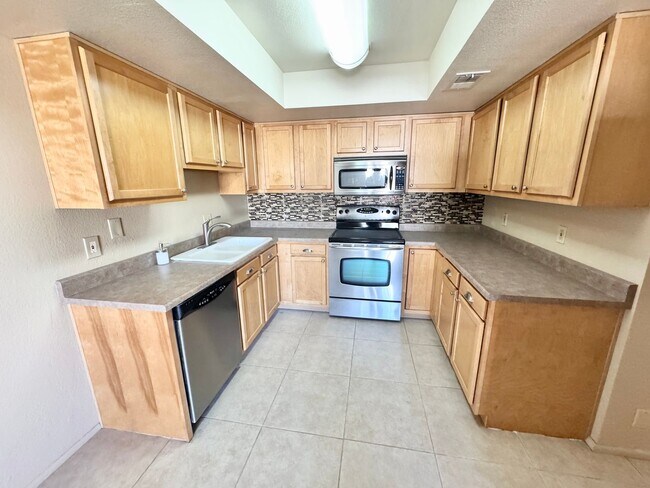 Building Photo - Amazing 2 Bedroom/2 Bath Condo!  Top Level Corner Unit with Spectacular Amenities!