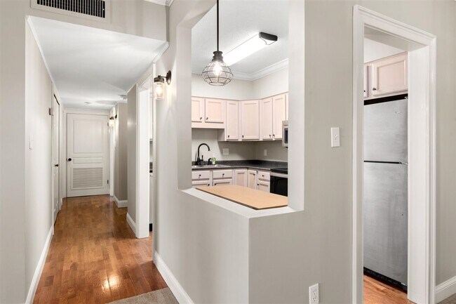 Building Photo - 5709 Lyons View Pike