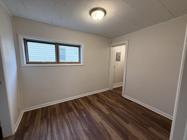 Building Photo - 211 E Park St