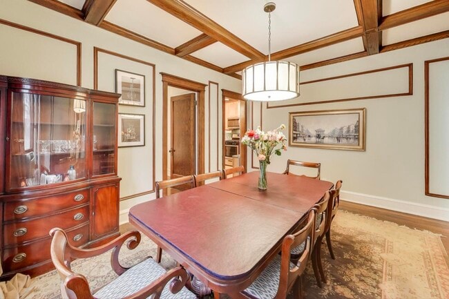 Building Photo - 3755 N Pine Grove Ave