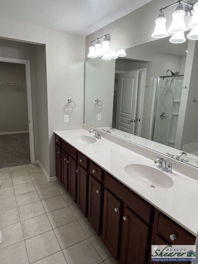 Building Photo - Beautiful 2 Story, 3 Bedroom Townhome near...