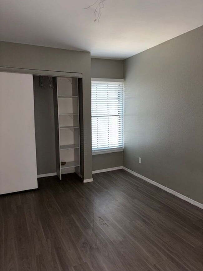 Building Photo - 1 BEDROOM 1 BATH WITH 1 CAR GARAGE ATTACHED IN NICE COMMUNITY GLENDALE