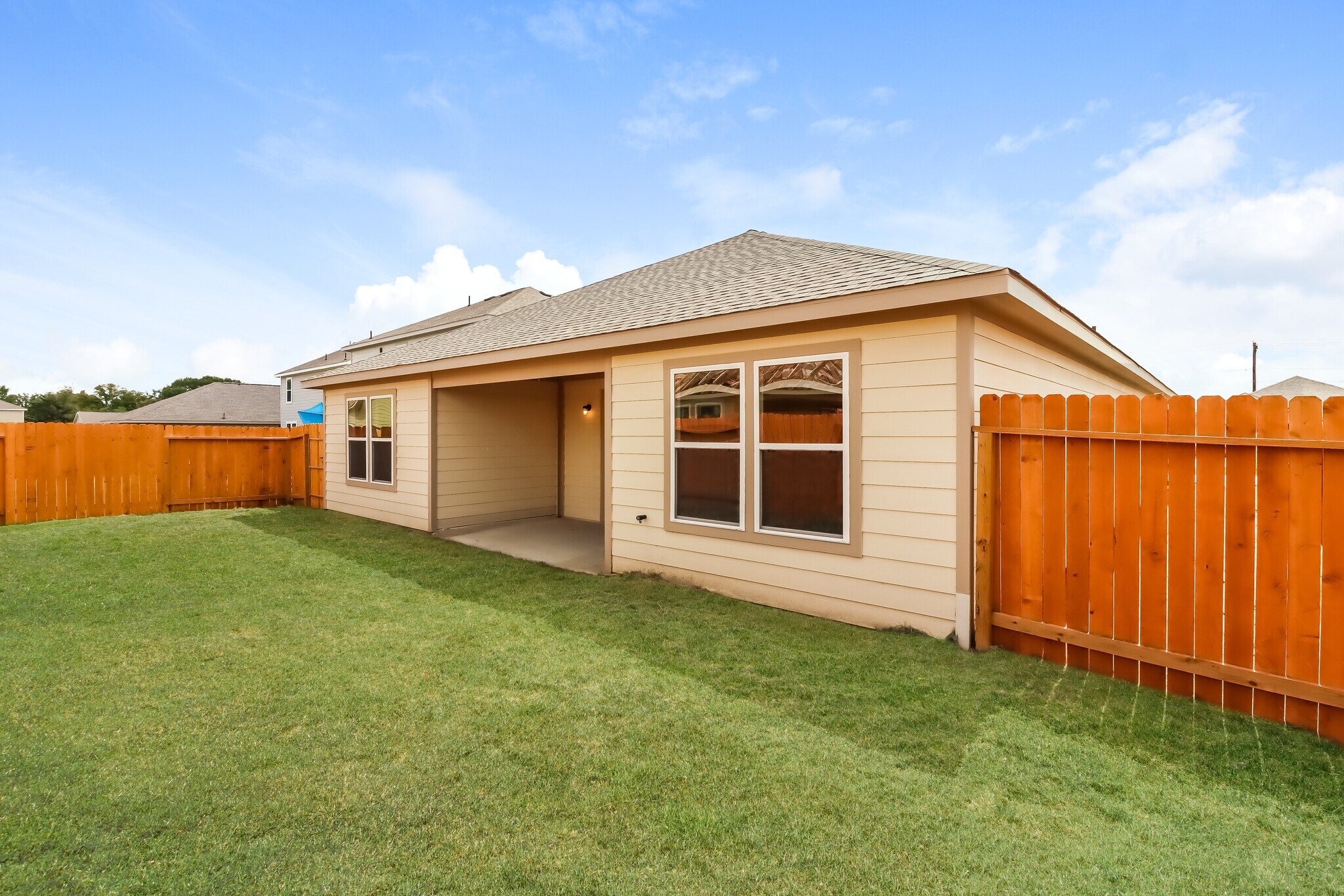 Building Photo - 5516 Fox Blf Dr