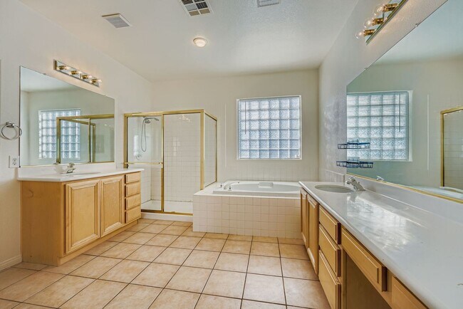 Building Photo - Newly remodeled 4 bedroom home!