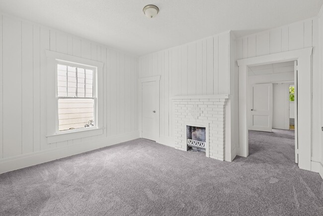 Building Photo - Charming 3 Bedroom, 2 Bathroom house