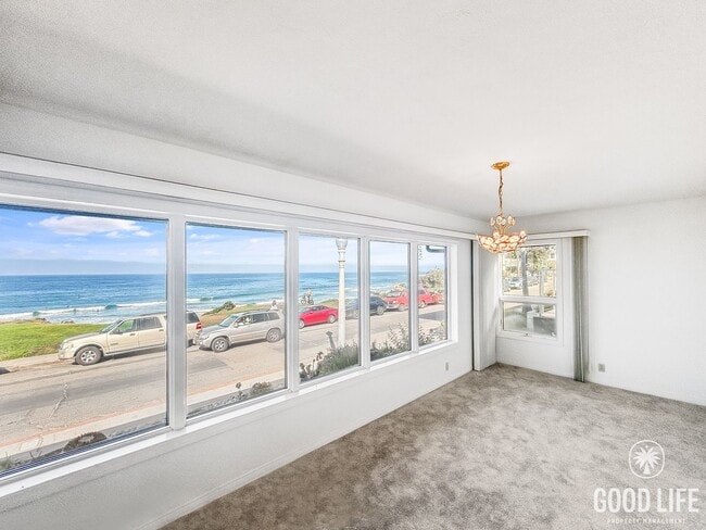 Building Photo - Beautiful 2B 2BA Home Steps From the Ocean!