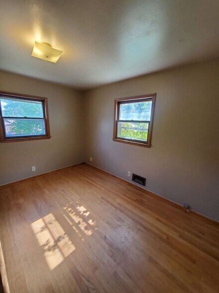 Building Photo - 622 S 68th St