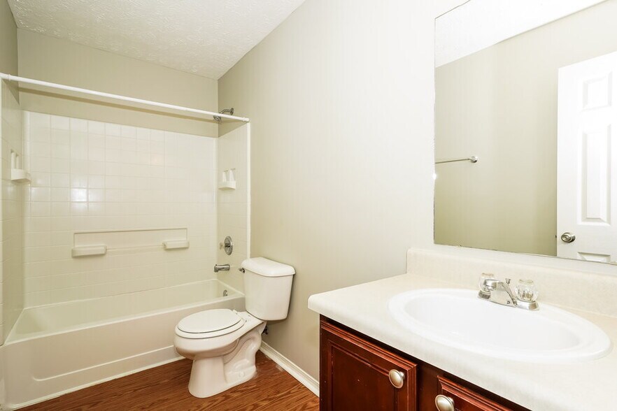 Building Photo - 2741 Sutherland Dr