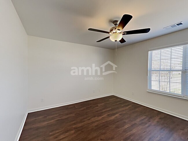 Building Photo - 4204 Birch Dr