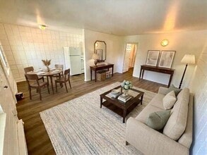 Building Photo - 1/2 Off First Month! Second-Floor 1-Bedroom Near City Park