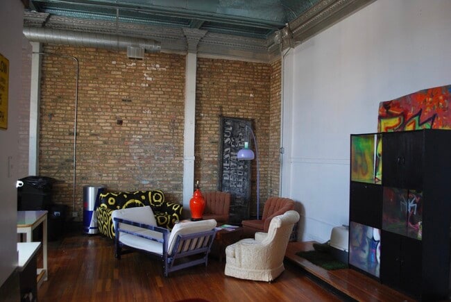Building Photo - 1621 N Kedzie Ave