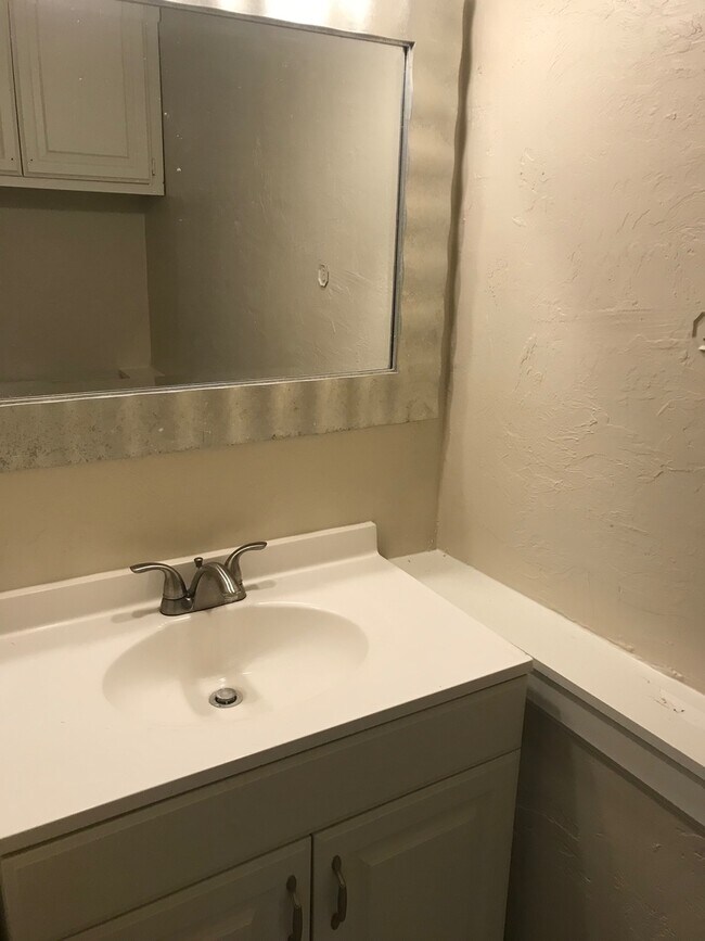 Building Photo - Wonderful 4 Bed, 2.5 bath, Two Car Garage ...