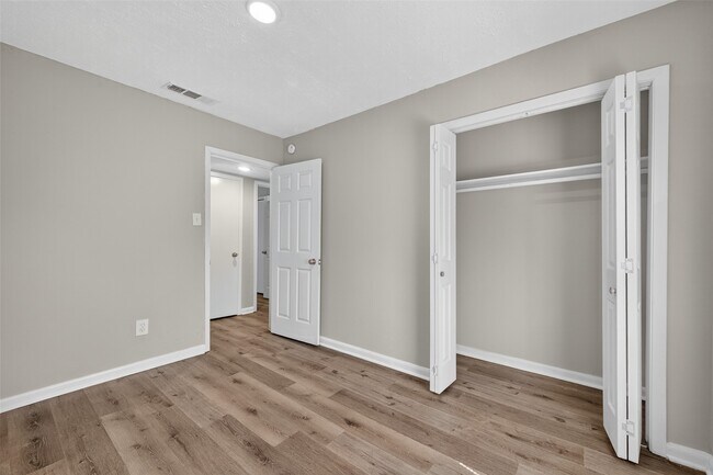 Building Photo - 5243 Wickview Ln