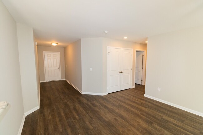 Building Photo - 123 Callaway Cres