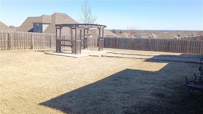 Building Photo - 1610 Sweetbriar Way