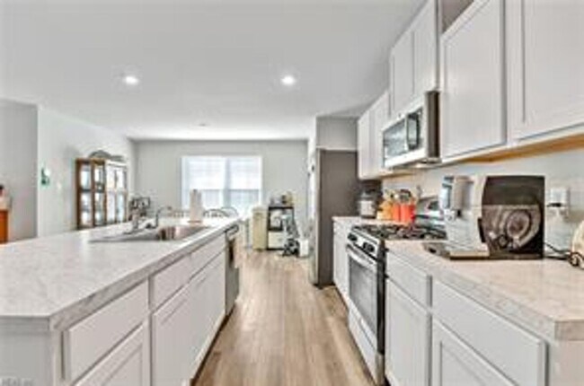 Building Photo - Call Sabrina Thomas at 757-767-0767 for more information