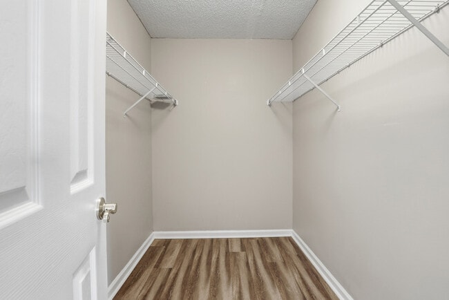 Building Photo - 10 Chamois Ct