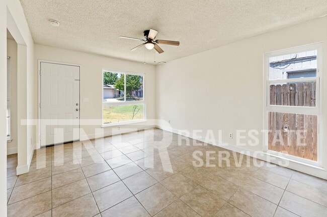 Building Photo - 9586 Meadowgreen Cir