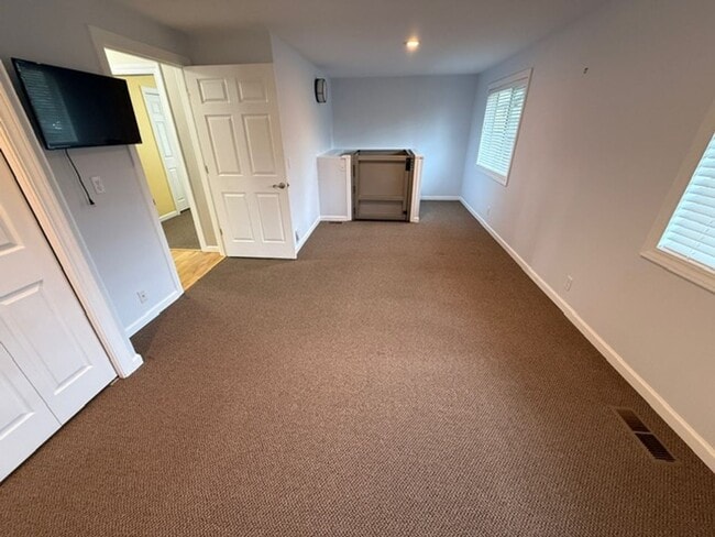 Building Photo - UPDATED 4 BED, 3 BATH KIRKLAND HOUSE FOR RENT AVAILABLE NOW!