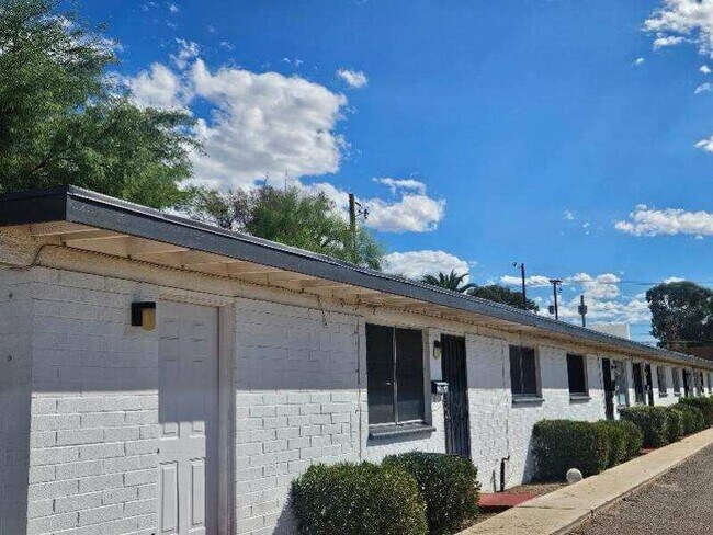 Primary Photo - 4225 E Lee St