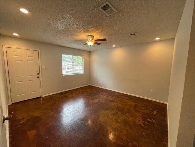 Building Photo - 7712 Elderberry Dr