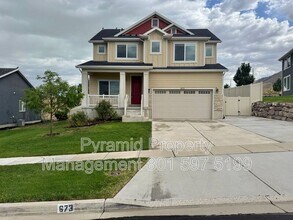 Building Photo - 673 W Beth Cir