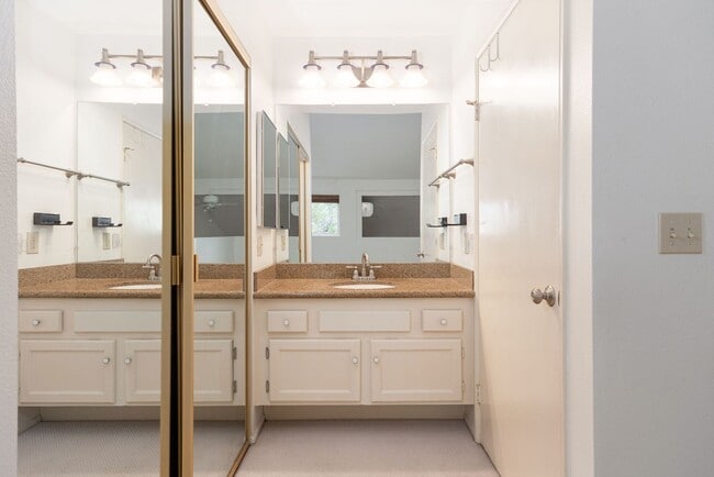 Building Photo - Beautiful large (914 sq feet) 1 bedroom no...