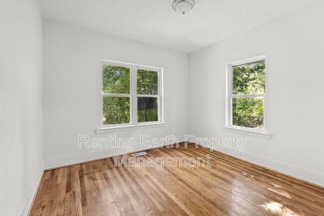 Building Photo - 603 12th Ave