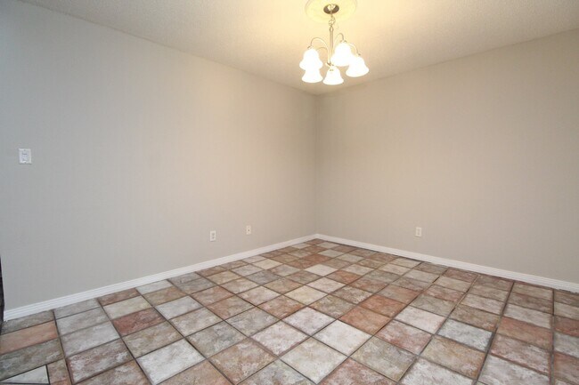 Building Photo - Spacious Tierra Villas Home with Vaulted Ceilings, Fireplace & Covered Patio