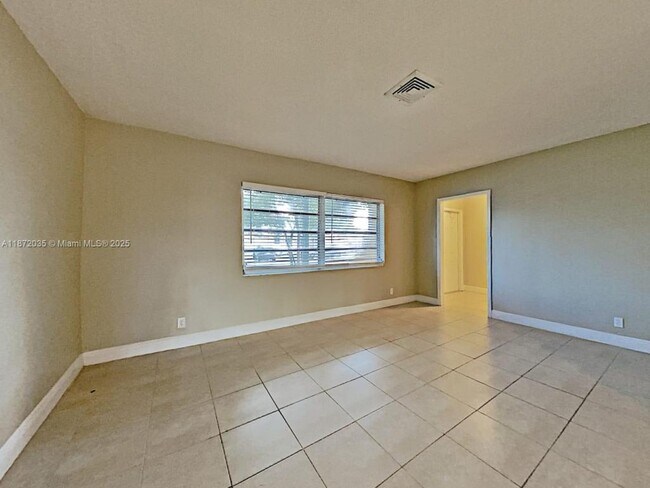 Building Photo - 5261 SW 8th Ct