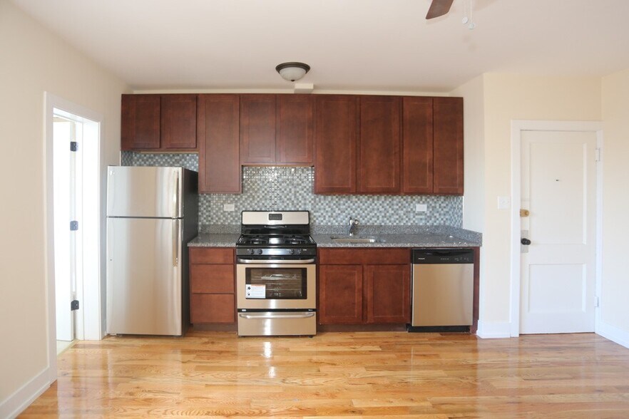 Building Photo - 858 W Diversey Pky