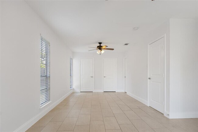 Building Photo - 3020 Great Valley Dr