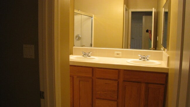 Building Photo - Seven Oaks at Grand Island Home